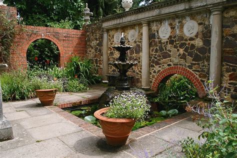 Great Comp Italian Style Garden By Photo Paul Via Flickr Courtyard