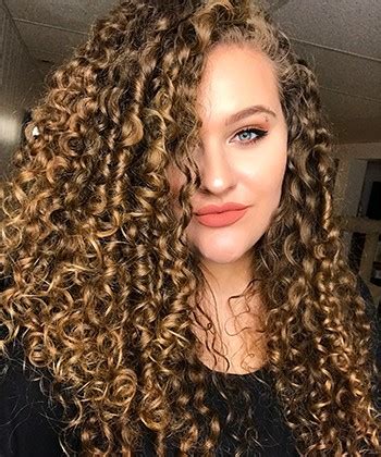 Curly haircuts done on dry hair guarantee that your curl pattern will fit into the cut. Newest For Type 3b Curly Hairstyles - Holly Would Mother