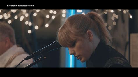 Taylor Swift Plays Surprise Performance At Nashvilles Famed Bluebird