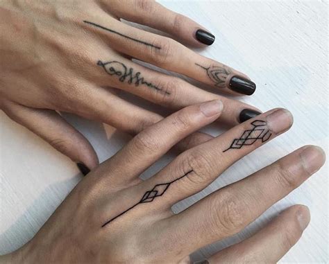 Finger Tattoos Tattoo Insider Chic Tattoo Tattoos Trendy Tattoos