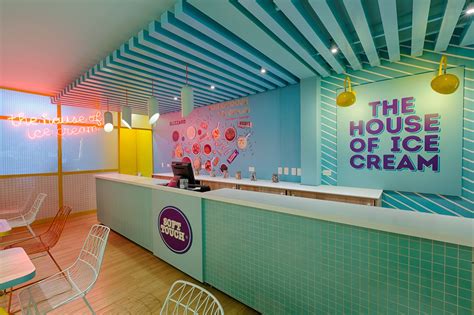 Moody Neon Ice Cream Parlor Diseño Del Restaurante Tienda De Helados