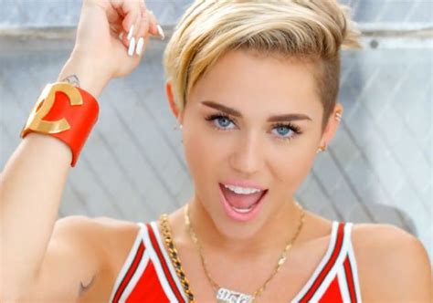 Miley Cyrus Praises Ad Campaign Featuring Gay Couple Lifestyle News