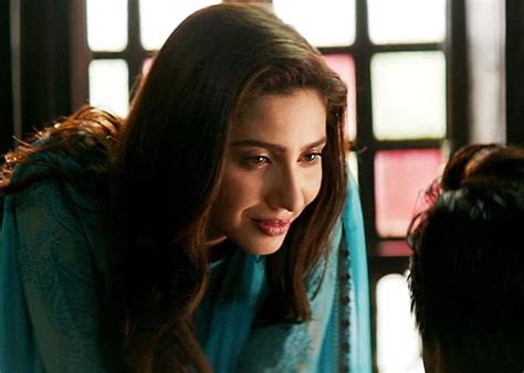 Raees Movie Review Shah Rukh Khan Nawazuddin Siddiqui Strike Up