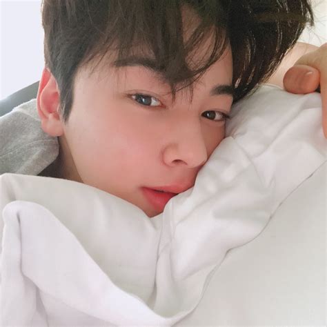 Astros Eunwoo In His Sleepy Selfies Is The Softest Youve Seen Him Yet Koreaboo
