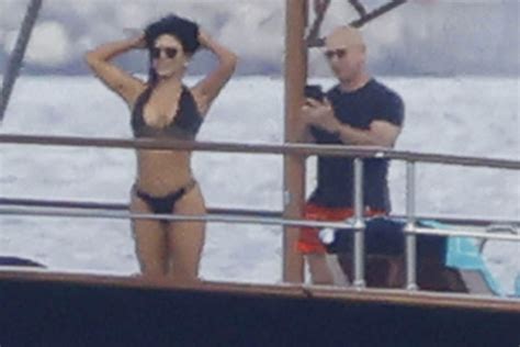 Jeff Bezos Seen Snapping Bikini Photos Of Fianc E Lauren S Nchez On