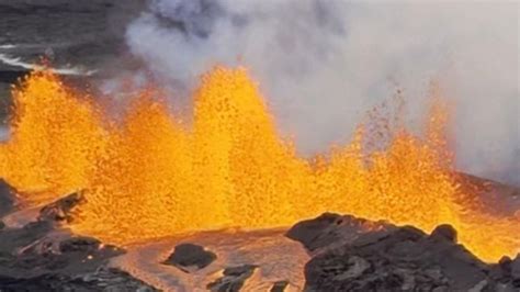 Mauna Loa Eruption Lava Fountains From Hawaii Volcano Eruption
