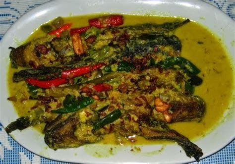 Ikan lele dimasak bersama bumbu santan pedas dan tambahan bumbu rempah lainnya. resep mangut lele 2018- Resep Masakan Kue Minuman Terbaru