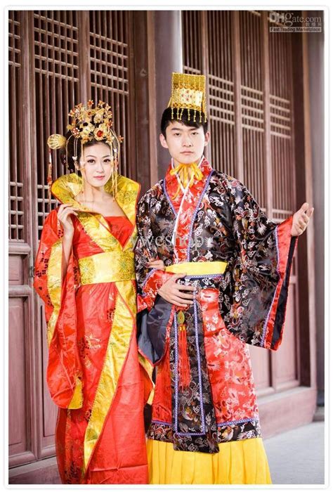 Get Made Up And Take Photos In A Traditional Singaporean Royal Outfit