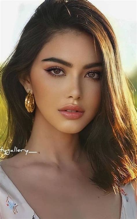 Pin By Leonardo Araujo On Model Face In 2021 Brunette Beauty Beautiful Girl Face Beauty Girl