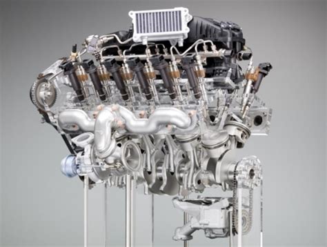 First Shots Bmws 400 Kw 60 Litre All Aluminium V12 Engine With