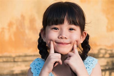 Cute Little Thai Girl Smile Stock Afbeelding Image Of Aziatisch Dochter 163867299