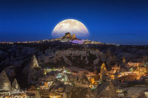 Uchisar Schloss Ansicht Der Stadt In Cappadocia Stockbild Bild Von