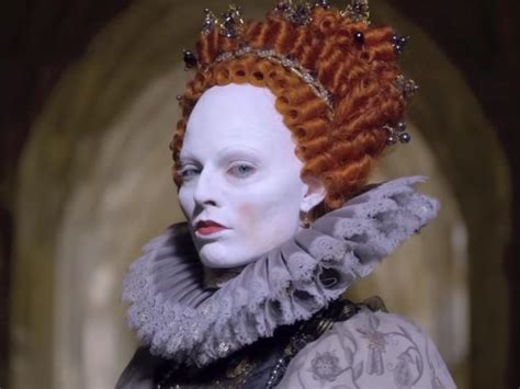 Margot Robbies Style Takes Edgy Turn This Week For Mary Queen Of Scots Promo The Mercury