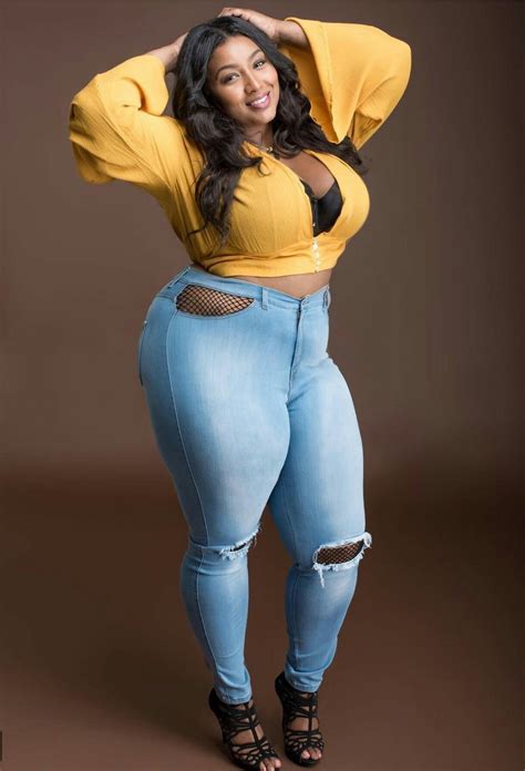 Jp Mani Curvy Woman Beautiful Curvy Women Fashion