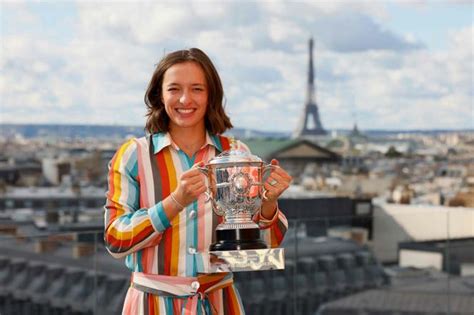 Iga swiatek is looking forward to competing at wimbledon without carrying any burden of expectation as she feels she needs more experience on grass to become a title contender. Tenis. Iga Świątek - Kaja Juvan. Kursy, typy (02.02.2021 ...