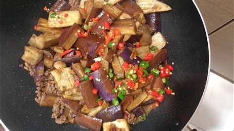 Yuk, simak resep dan cara membuat empal daging sapi suwir di bawah ini! Cara Memasak Empal Daging Sapi - Resep Empal Gepuk Presto ...