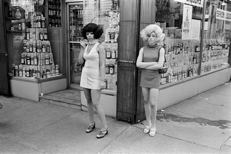 Striking Black And White Photographs Of New York Citys ‘mean Streets