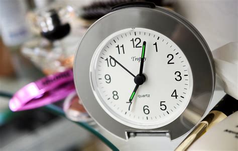 무료 이미지 손목 시계 알람 시계 계량기 구성하다 상표 화장실 생성물 화장품 ~의 시간 이른 아침에 홈