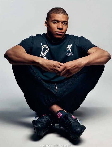 Kylian mbappé is a french footballer who plays football professionally from france. Kylian Mbappé for L'Officiel Hommes Paris | Futebol ...