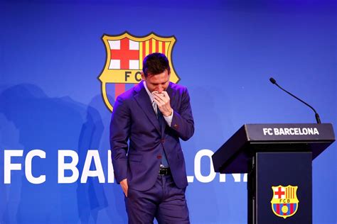 Lionel Messi Breaks Down In Tears During Barcelona Farewell Press