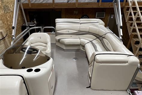 061622 20 Foot Bennington Pontoon Boat Upholstery Dry Dock Canvas