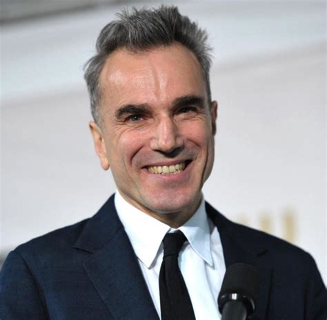 He is immensely grateful to all of his collaborators and audiences over the many years. Söhne wussten nicht, dass er Schauspieler ist: Daniel Day ...