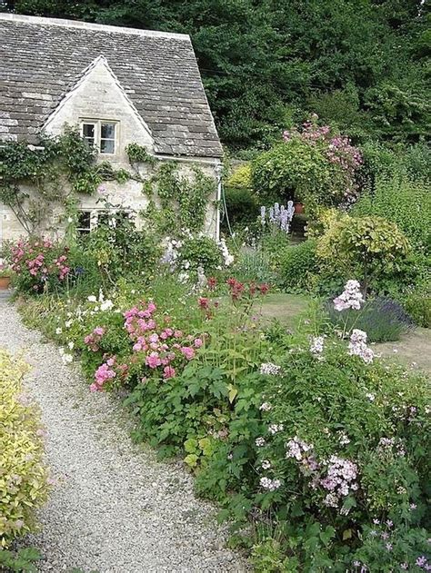 39 Cozy Country Garden To Make More Beauty For Your Own