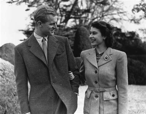 Philip rencontre la princesse elisabeth. Fotolijstje: koningin Elizabeth en prins Philip 72 jaar ...