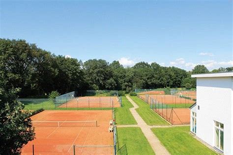 This excellent property boasts a bar, a golf course and an outdoor pool area. Tennisurlaub ohne Grenzen im Sporthotel Racket Inn in ...