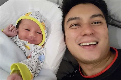 Foto baim wong dan kiano. Gelar Acara Aqiqah untuk Kiano Tiger Wong, Baim Wong Justru Sengaja Tak Mengajak sang Buah Hati ...