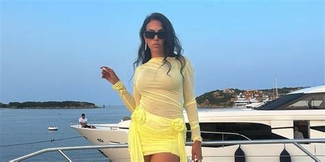 Georgina Rodr Guez Impacta Con Un Incre Ble Vestido Amarillo