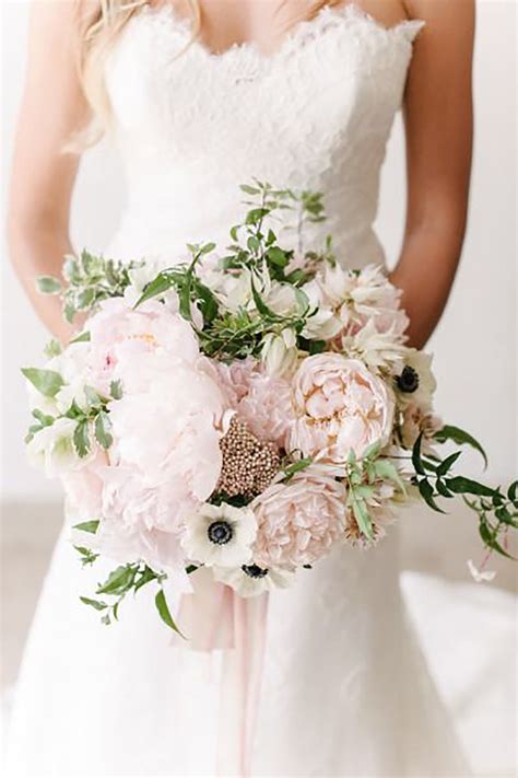 The royal wedding will take place among white garden roses, peonies and foxgloves, set off by branches of beech, birch and hornbeam. Pastel Pink Wedding Flowers | CHWV
