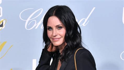 Was Courteney Cox Pregnant While Filming For Friends The Artistree