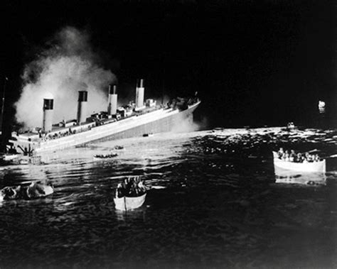 Die schiffskatastrophe im nordatlantik, die titanic war nach einer kollision mit einem eisberg in nur wenigen stunden am 15. Untergang der Titanic (Blu-ray)