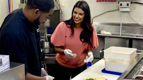 News 5 Anchor Homa Bash Creates Own Pizza For Clevelands