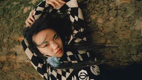 Tin Gao Is The “anti” Model Challenging Fashions Beauty Norms Vogue