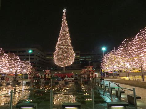 In the middle of the crown center complex, you will find the beloved outdoor crown center ice skating rink. Mayor's Christmas tree and ice skating highlight holiday ...