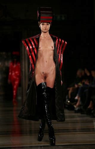 Modelle Nude Pam Hogg Cooletto