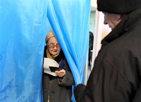 ukraine crisis early results show crimea votes to join russia cnn