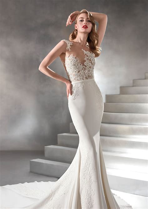 Vicenta Wedding Dress From Atelier Pronovias Hitched Co Uk