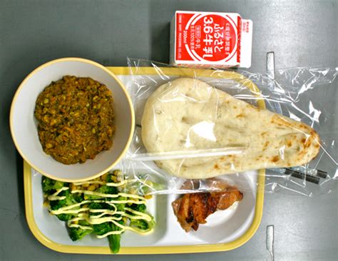 ไปดูกันว่า อาหารกลางวันของเด็กนักเรียนญี่ปุ่น เค้าทานอะไรกันบ้าง…?