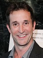 Noah Wyle Pictures - Rotten Tomatoes