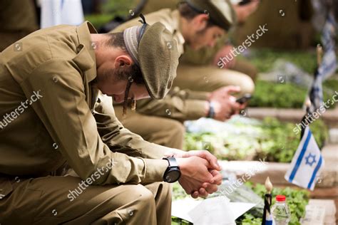 Orthodox Israeli Soldier Mourns On Relatives Editorial Stock Photo