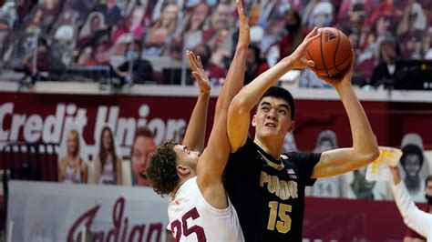 Purdue Basketball Zach Edey Is 7 4 Freshman For The Boilers
