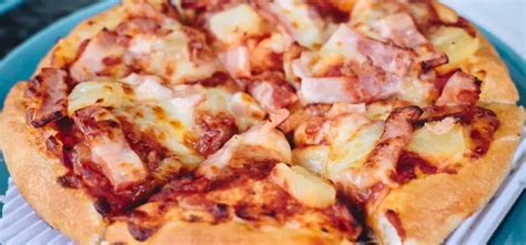 how many calories in a deep dish hawaiian pizza the pizza calc