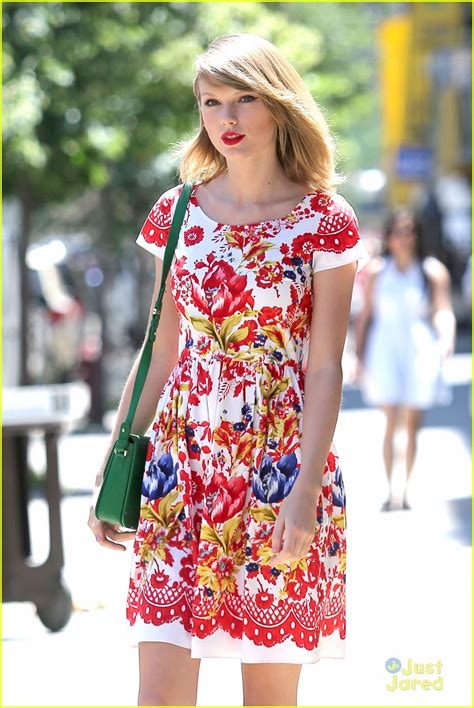 Everything Is Coming Up Rosy For Taylor Swift Photo 687902 Photo