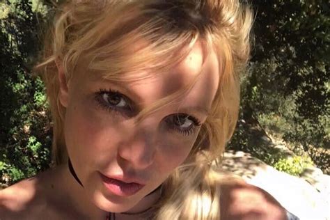 Britney Spears Ditches Heavy Makeup For A More Natural Look