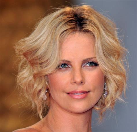 Charlize Theron Short Blonde Curly Bob Hairstyles Hairstyles And Fashion