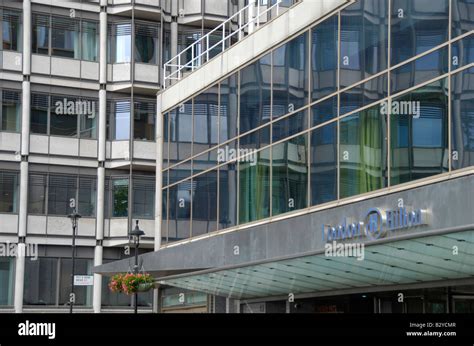 London Hilton Hotel In Park Lane London England Stock Photo Alamy