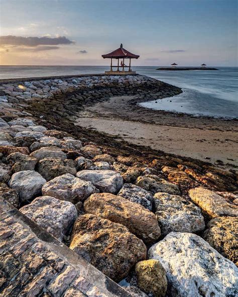 Atau kalau anda tidak membawa jam, waktu siang hari sangatlah pas ditunjukkan oleh perut yang meronta kelaparan. Pantai Sanur: Harga Tiket Masuk, Fasilitas dan Spot Menarik